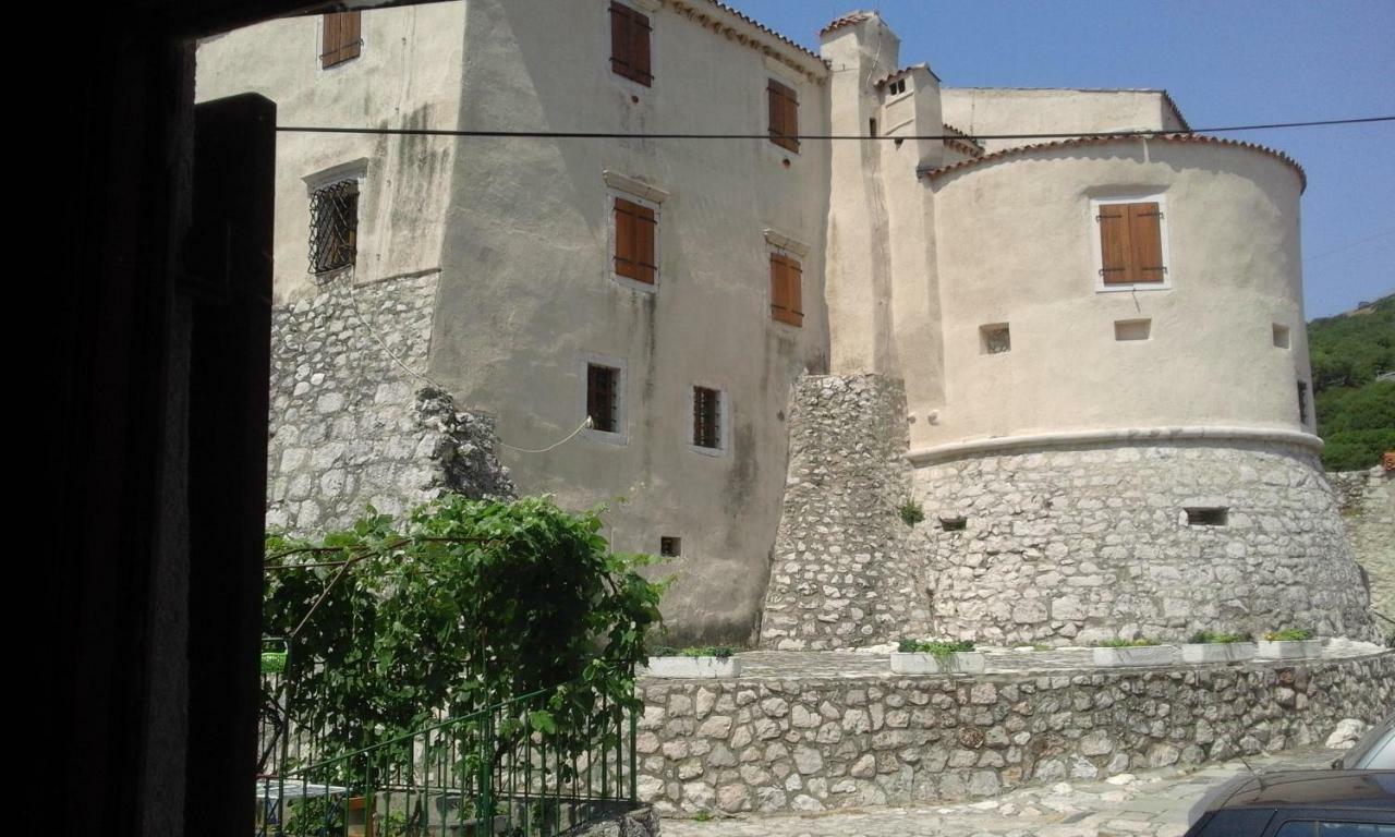 Old Castle Apartment Bakar Luaran gambar